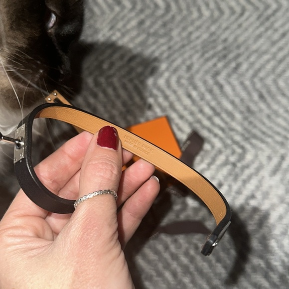 Gorgeous Hermes  Kelly leather bracelet - Picture 5 of 9